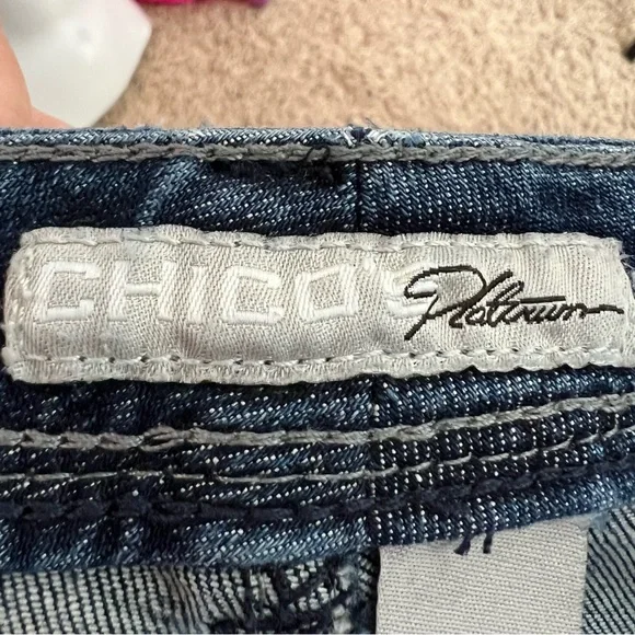 Chico's Platinum Sonvino Embellished Straight Leg Jeans Women's Size 2.5 Short - Picture 6 of 9